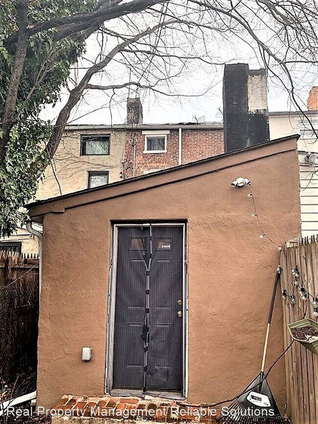 Building Photo - 2 br, 2.5 bath House - 911 W. Lombard Street