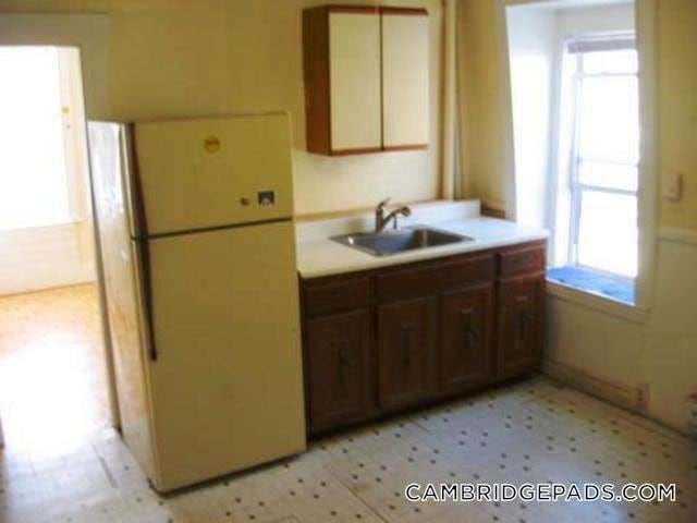 Building Photo - 359 Windsor St