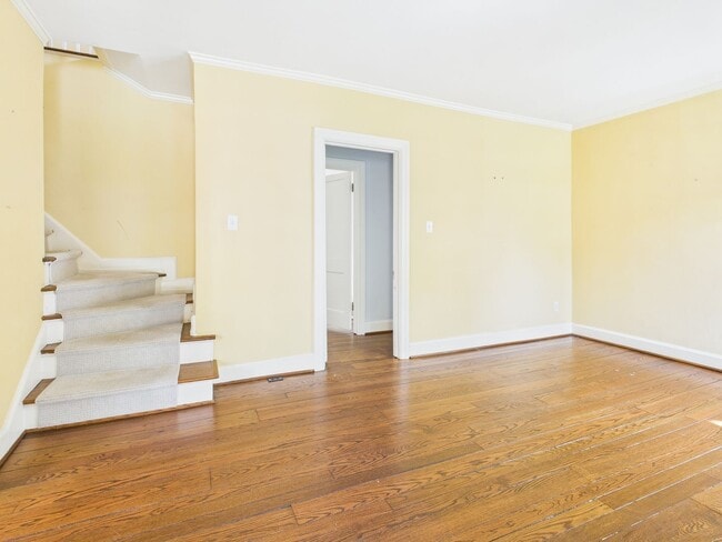 Building Photo - 307 Lexington Rd