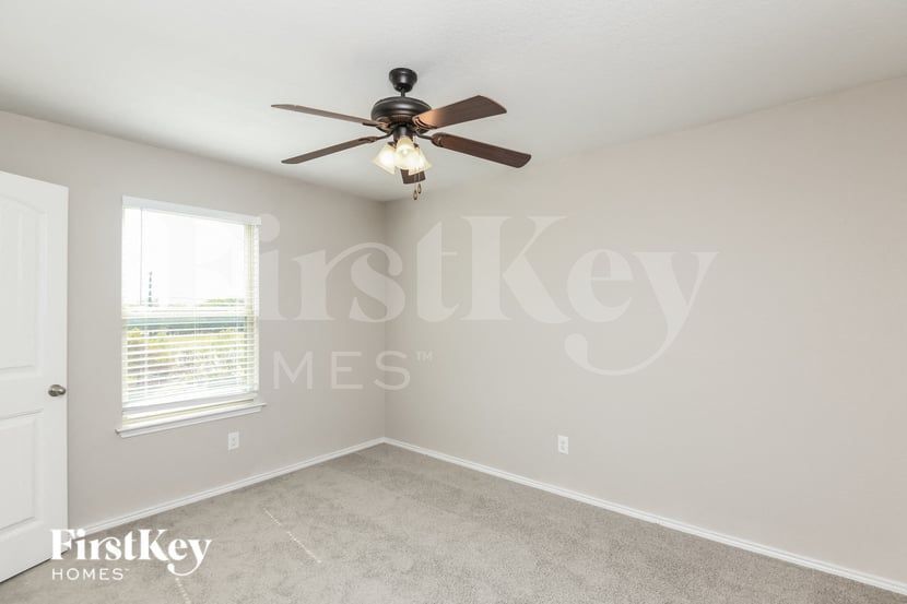 Building Photo - 6212 Skysail Rd