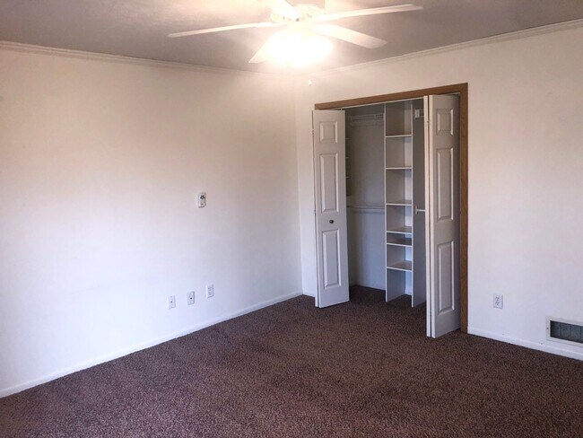 Building Photo - 523