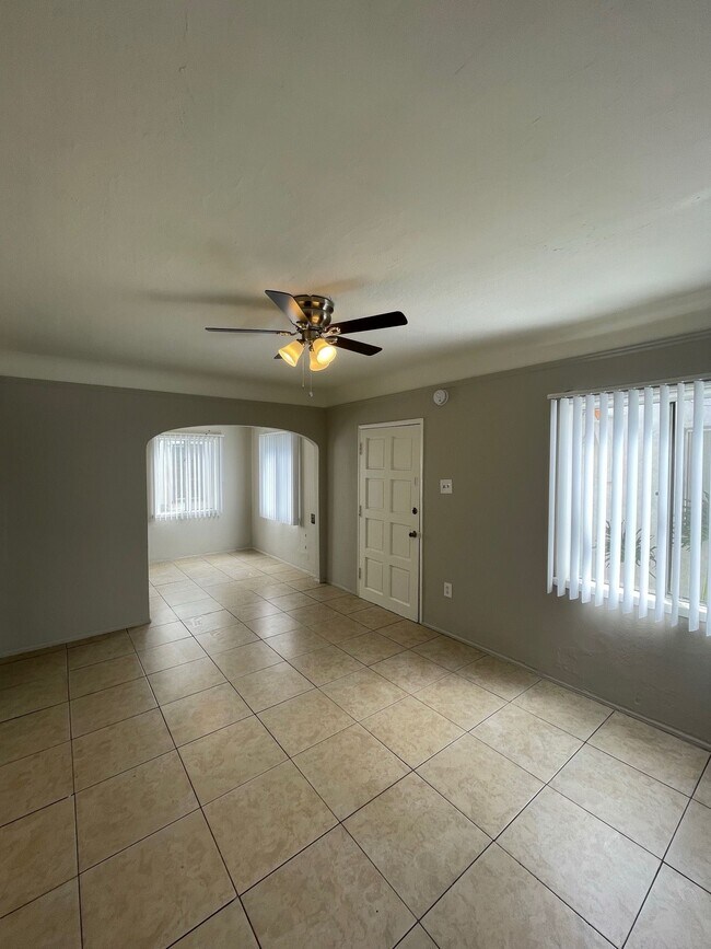 6370 Arbutus Ave 6370 Arbutus Ave Huntington Park CA 90255