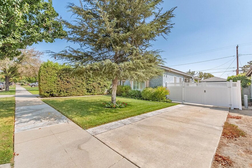 Building Photo - 2120 N Valley St