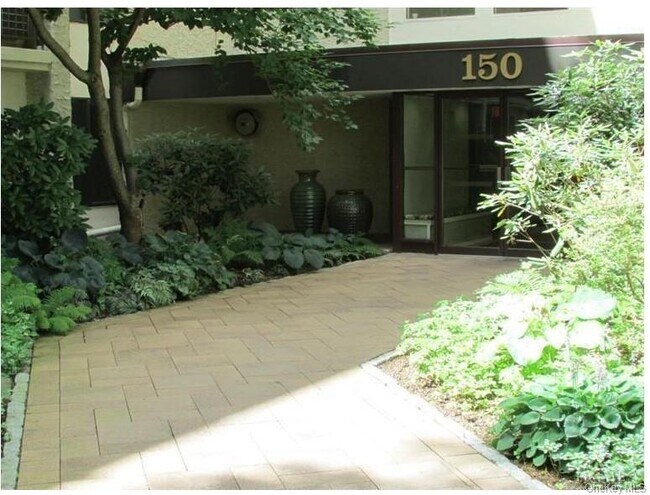 Building Photo - 150 Overlook Ave