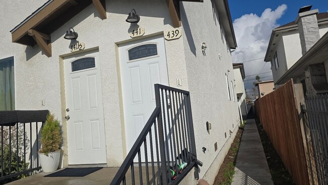 Building Photo - All Bed& Bath at 1st ,2 car Assigned Parking Space at back with access alley,tile &laminate floor...