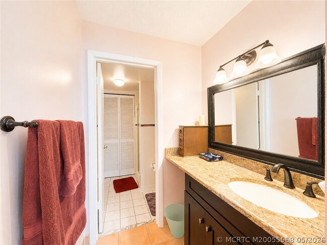 Building Photo - 7440 S Ocean Dr