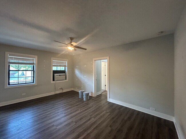 Building Photo - 730 Judson Ave