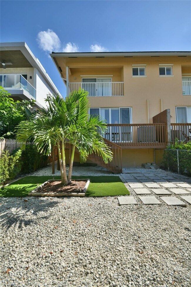 Building Photo - 2780 SW 33rd Ave