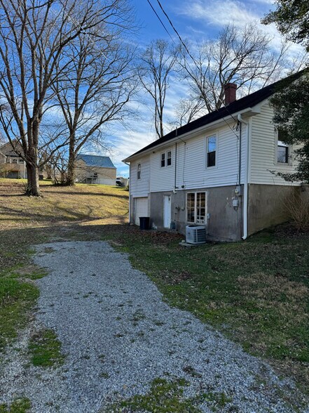 Building Photo - 115 Marshall St