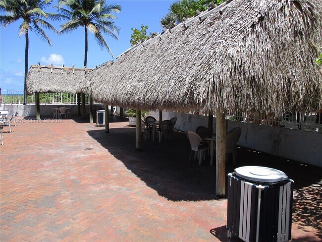 Building Photo - 5313 Collins Ave