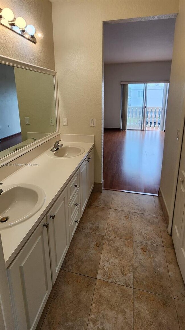 Building Photo - 13551 SW 260th Ln