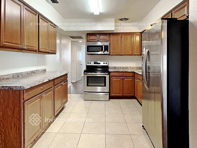 Building Photo - 8500 Jacaranda Ave