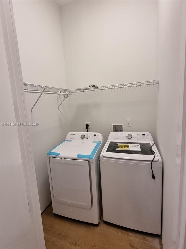 Building Photo - 810 NE 14th Pl