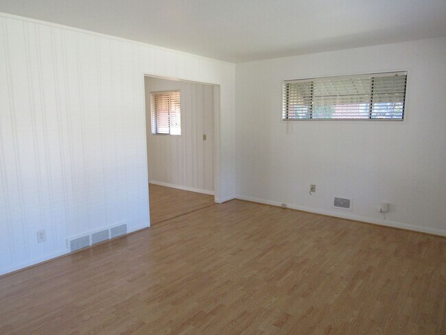 Building Photo - 2 Bedrooms plus 2 non confirming bedrooms in the basement close to light rail