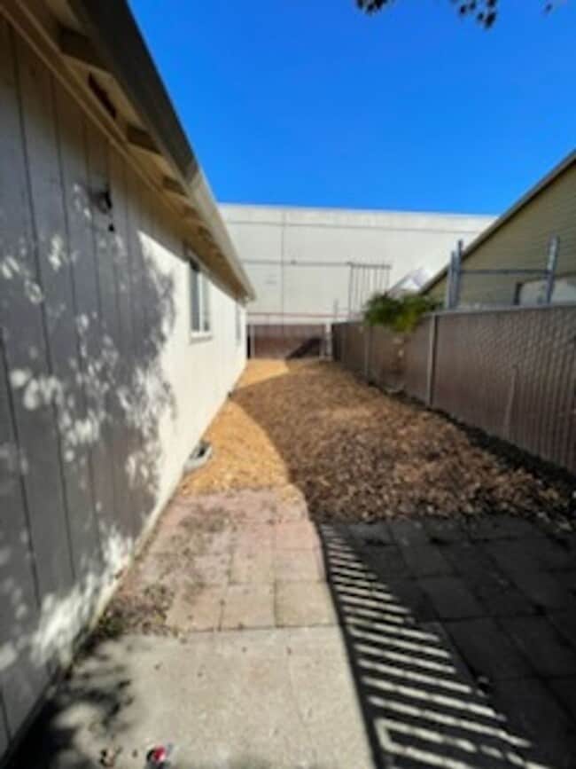 Building Photo - Newly Remodeled 3 Bedroom 1 Bathroom Ranch...