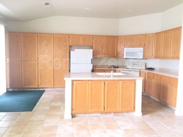 Building Photo - 1896 Edgewood Ct