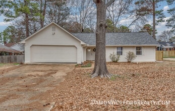 Building Photo - 103 Live Oak Ln