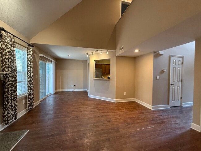 Building Photo - 405 S Village Cir