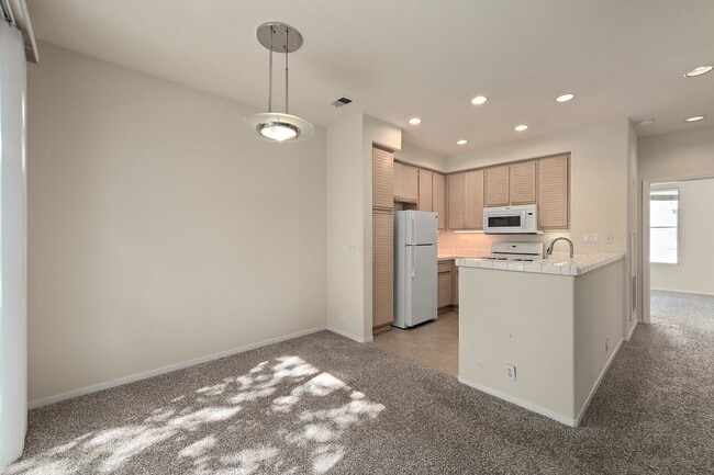 Building Photo - 470 Navaro Way