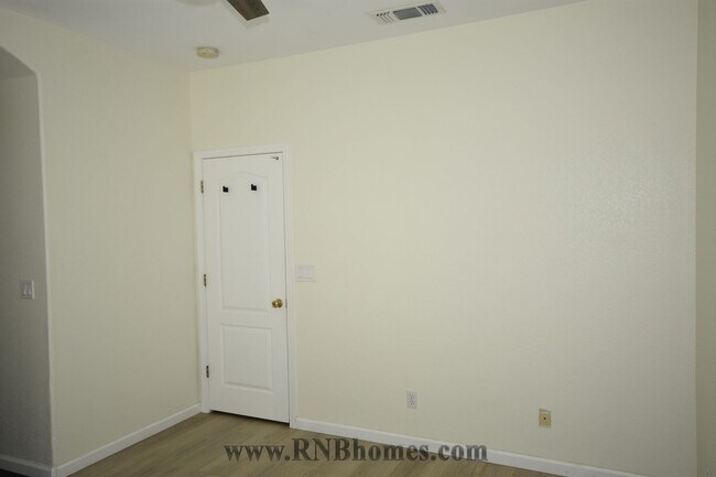 Building Photo - 288 Marsalla Dr