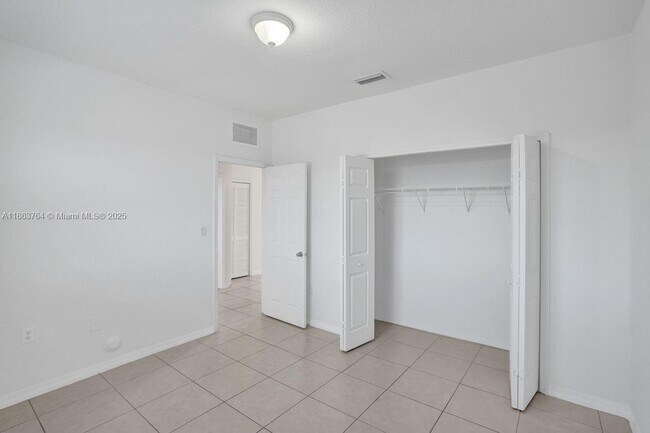 Building Photo - 4417 NW 113th Pl
