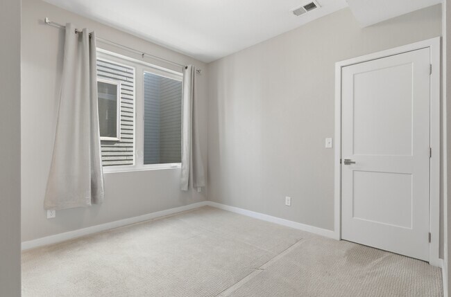 Building Photo - 1295 Osceola St