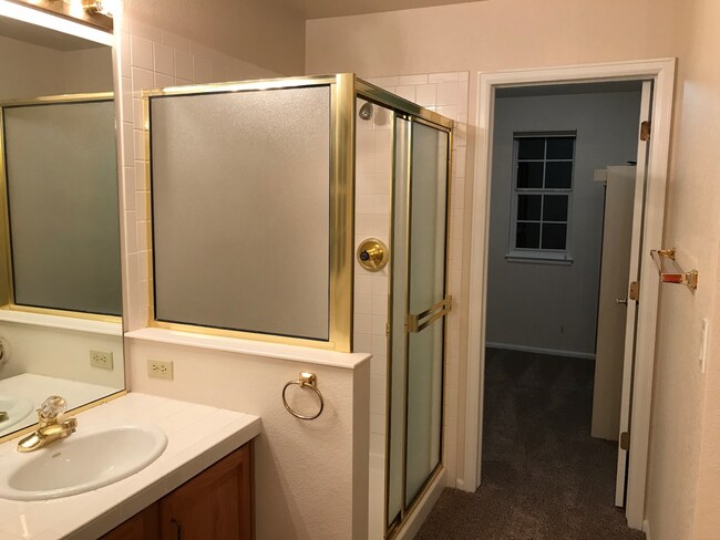 Building Photo - Single Family home located in Desirable Home Farms neighborhood