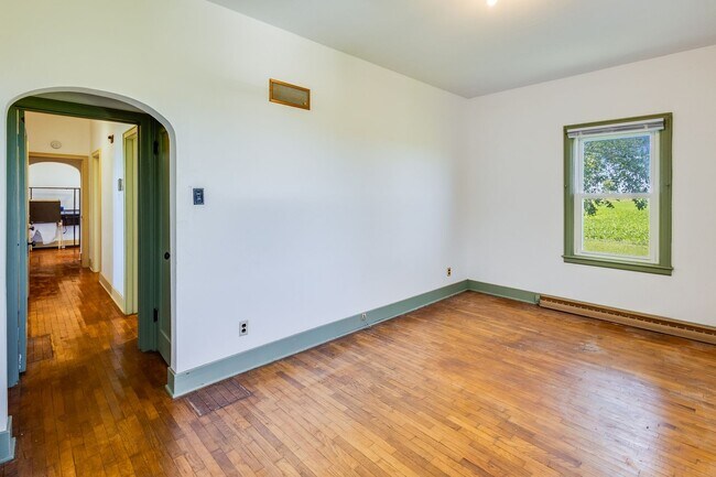 Building Photo - Charming 2 Bedroom, 1 Bathroom Rural Home for Rent