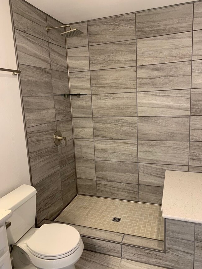 Building Photo - Beautiful Townhome In Monument With Two Ma...