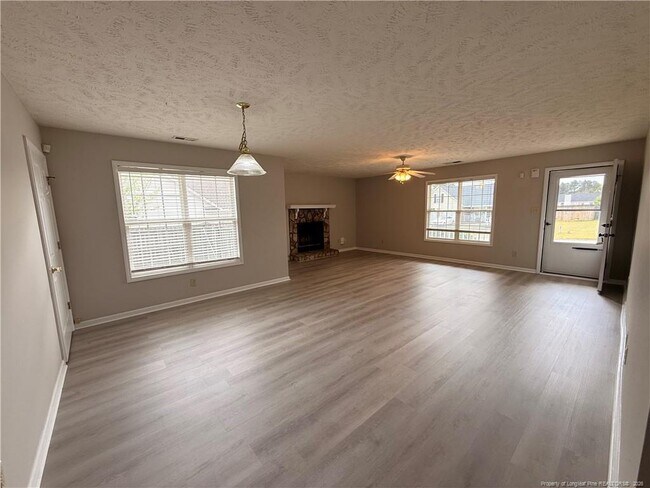 Building Photo - 105 Yasmine Dr