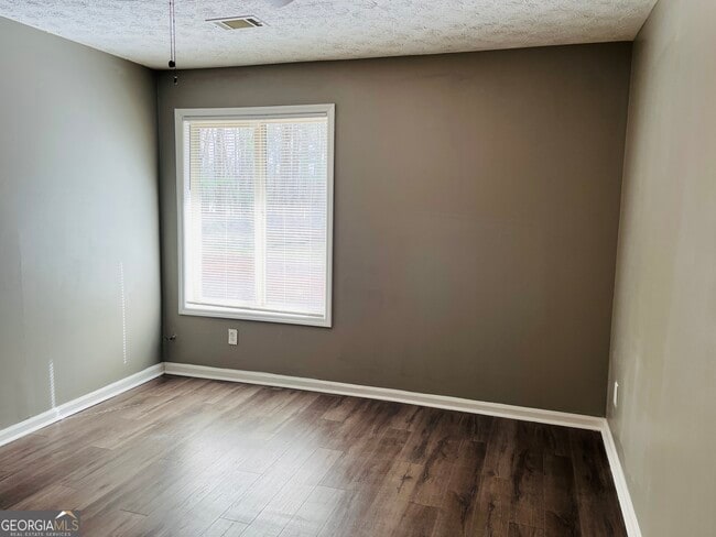 Building Photo - 142 Summerwood Dr