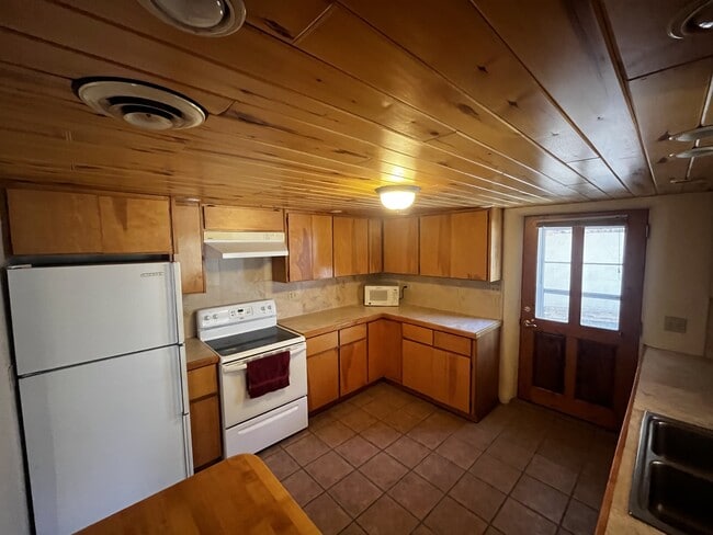 Building Photo - 409 Maria Ln