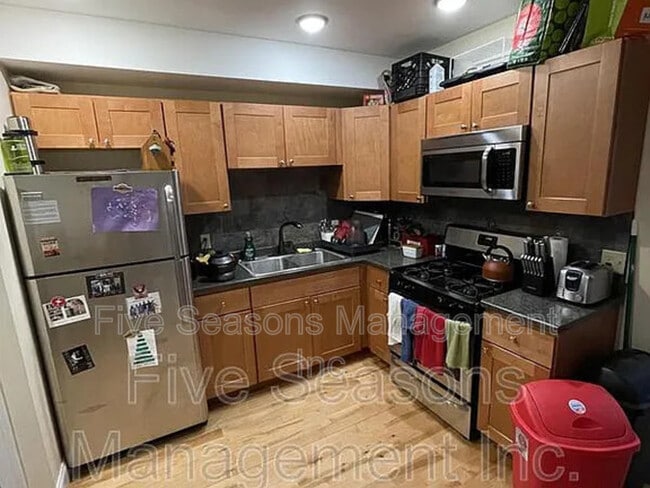 Building Photo - 67 King St