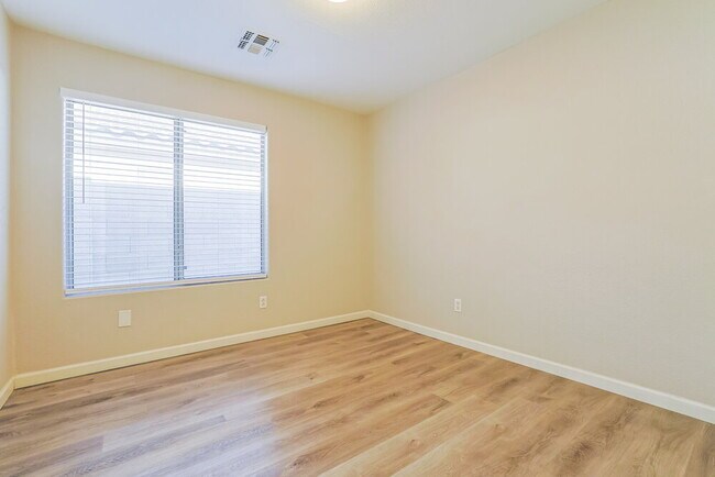 Building Photo - 1162 E Baylor Ln