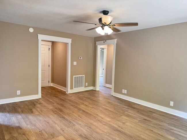 Building Photo - Great Location! 3Bd/2Ba Remodeled Home on ...
