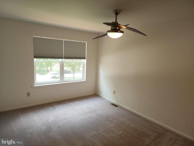 Building Photo - 25 Forsythia Ct