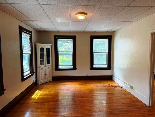 Building Photo - 85 Boyce St