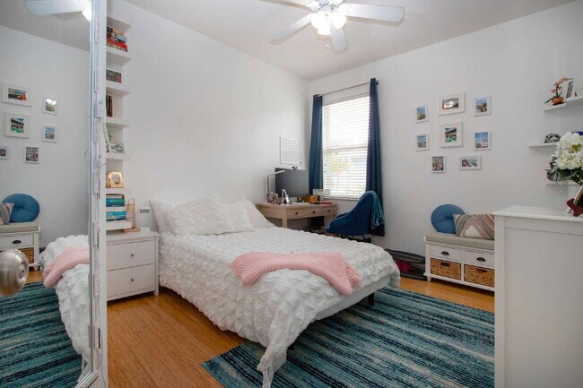 Building Photo - Luxurious 4-Bed Oasis with Outdoor Kitchen...