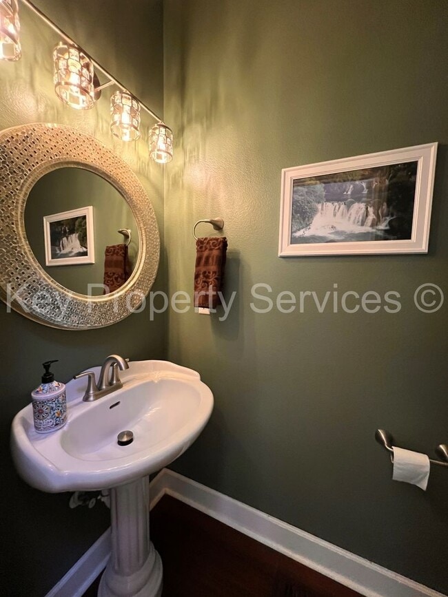 Building Photo - MOVE IN SPECIAL! HALF OFF! Spacious Felida...