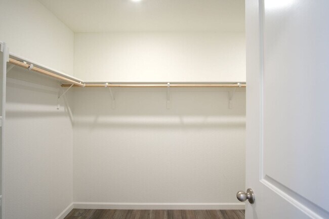 Building Photo - Move-in ready! Stunning 4-bedroom, 3-bathroom home located in the vibrant city of Manteca, CA.