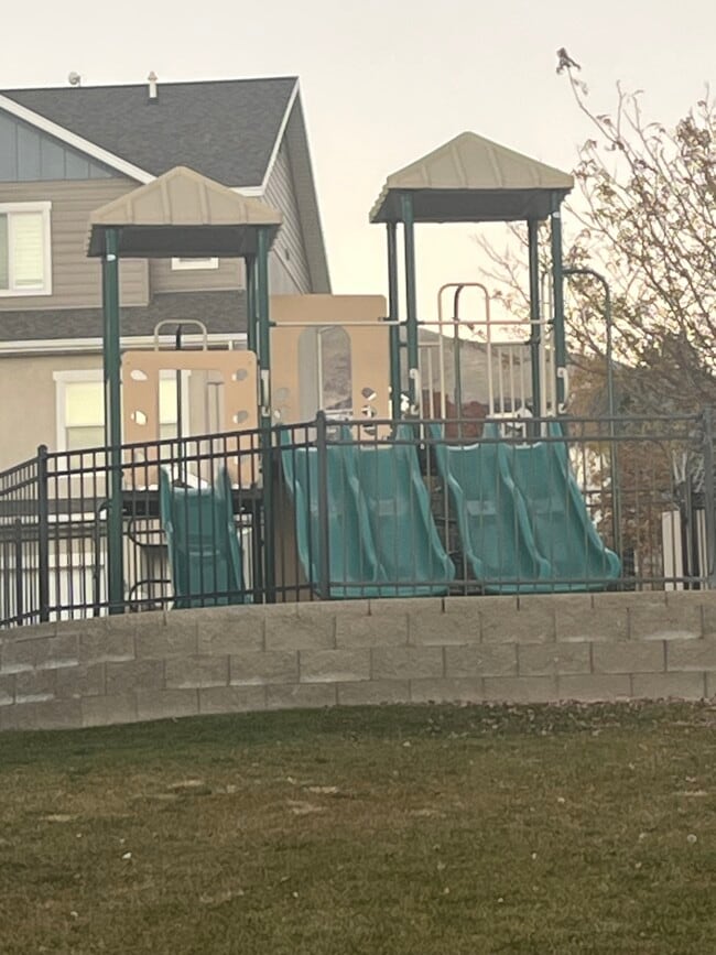 Building Photo - 4104 Fremont Dr