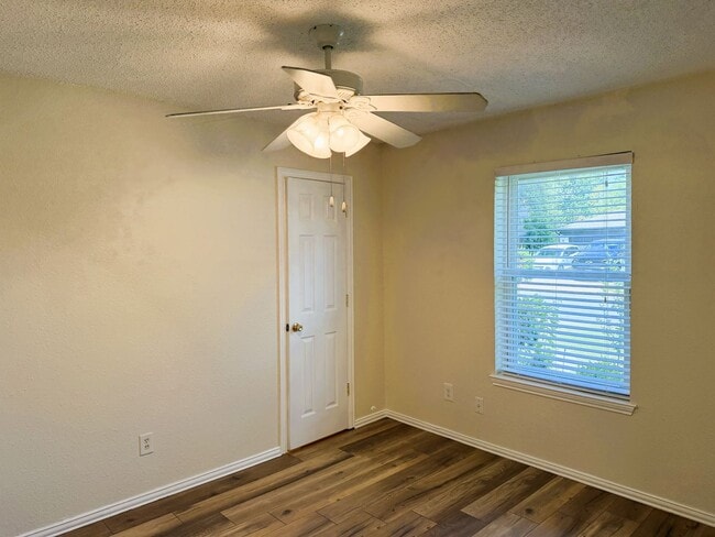 Building Photo - Awesome Freshly Renovated Arlington Home