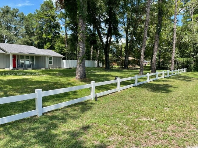 Building Photo - 399 SW Broderick Dr