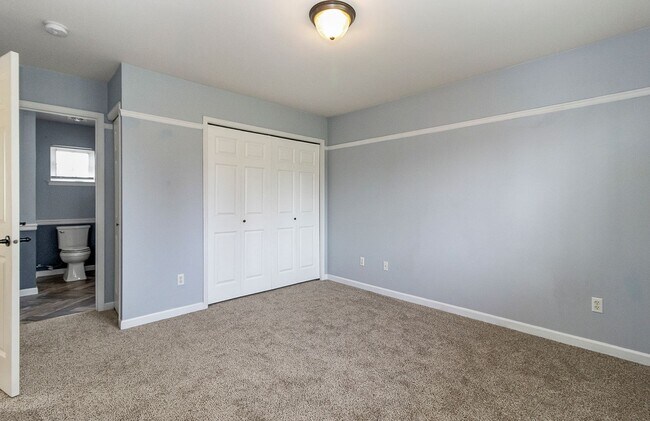Building Photo - Monroe Townhome for rent!