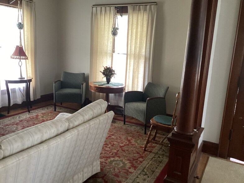 Building Photo - 269 W Borden Ave