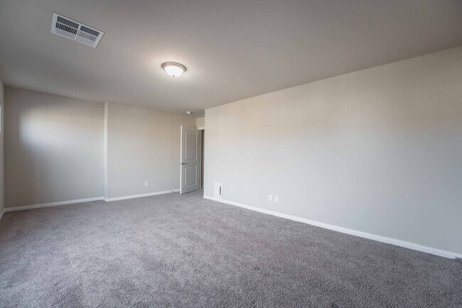 Building Photo - Stunning 5 Bedroom home in Henderson!