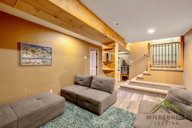 Building Photo - Furnished Pet Friendly Summer Rental