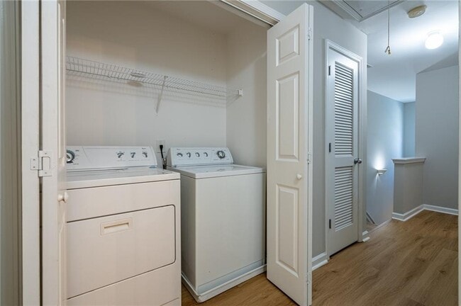 Building Photo - 2245 Leicester Way SE