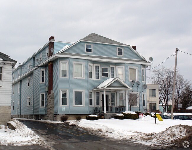 Building Photo - 1056 Genesee St W