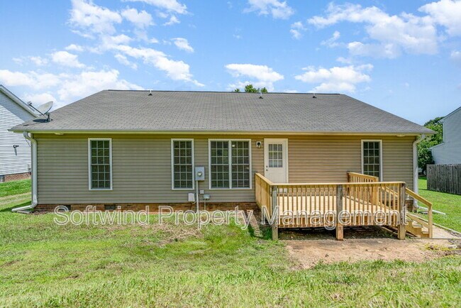 Building Photo - 1803 Red Bird Cir SE